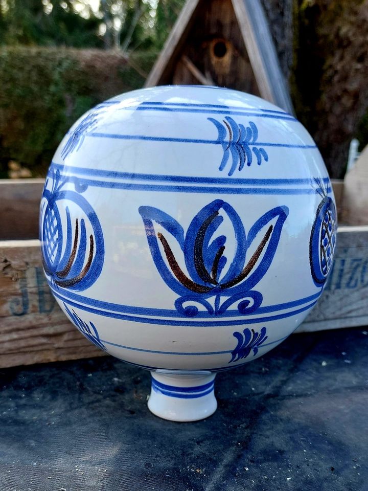 Rosenkugel weiß blau Lösche Keramik neu in Ottenhofen