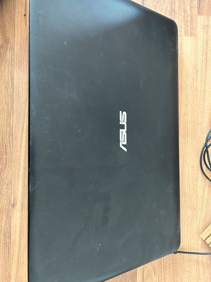 Asus R752L laptop in Gehlert