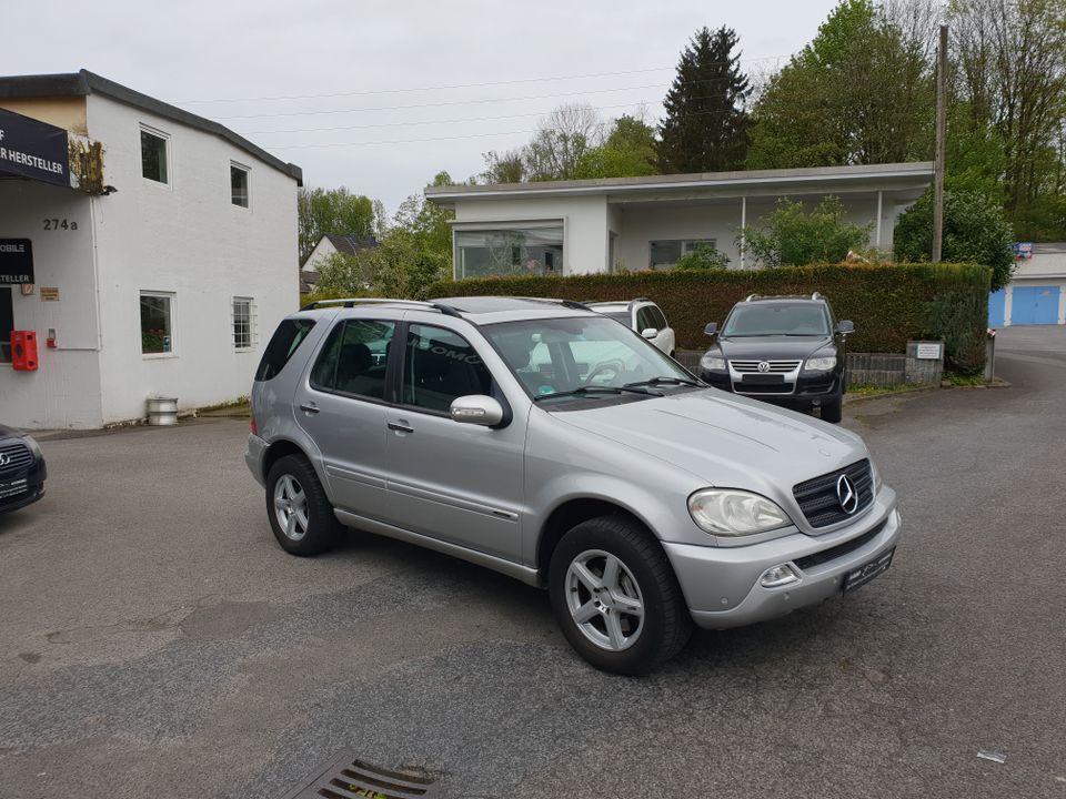 Mercedes-Benz ML 400 CDI Final Edition LEDER NAVI SCHIEBEDACH AHK in Wuppertal