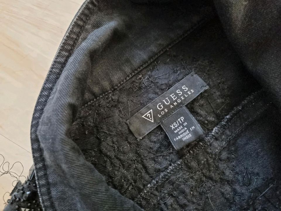 Guess Jeansjacke Gr. XS Damen schwarz Pailletten in Lehrte