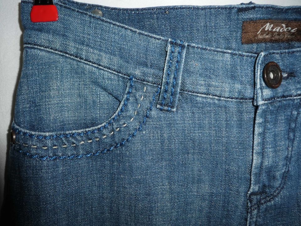 Schöner Jeans-Bermuda von Madoc in Gr. 40 – NEUWERTIG !!! in Pohlheim