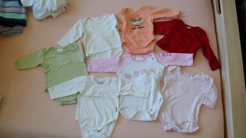 Baby-/ Kindersachen Karton/Paket Gr. 50/56 Mädchen +neutrales in Nessetal