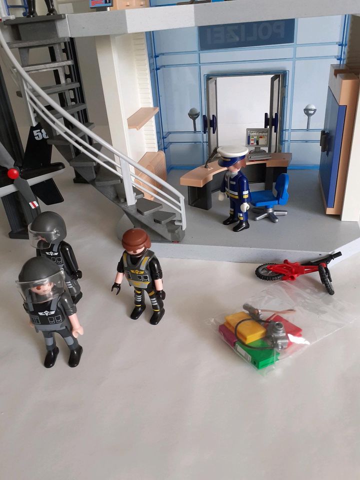 Playmobil Polizeistation mit Hubschrauber in Hannover