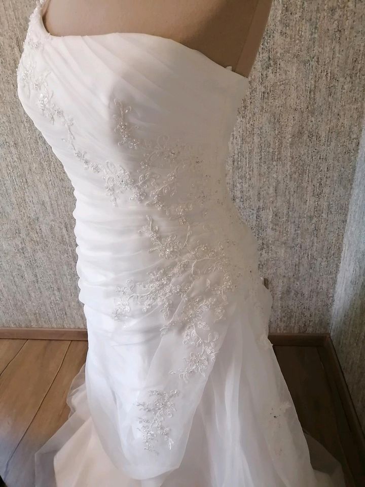 Brautkleid "Tres Chic" in Wermsdorf