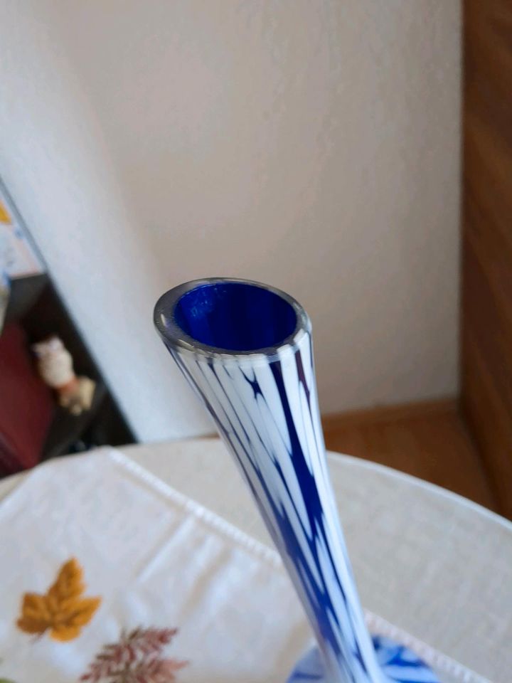 Glasvase * Vase aus Glas * blau weiß * in Dresden