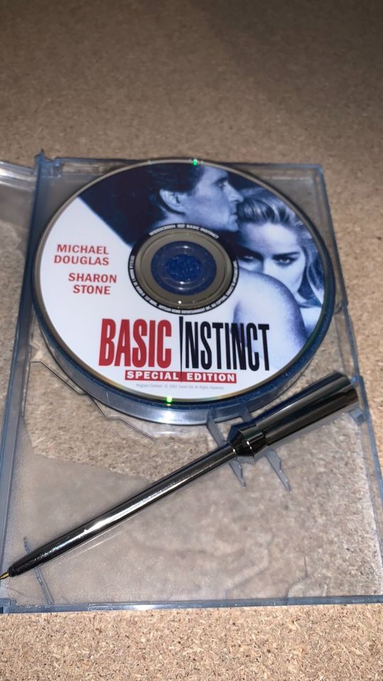 BASIC INSTICT DVD in Frankfurt am Main