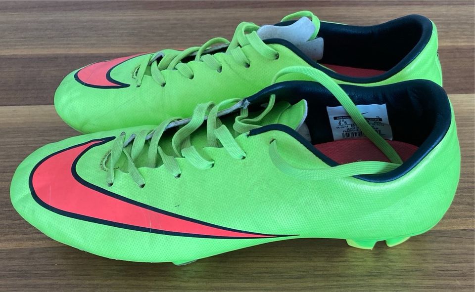 Nike Mercurial Fußball Noppen Schuhe grün 39 in Ottobrunn