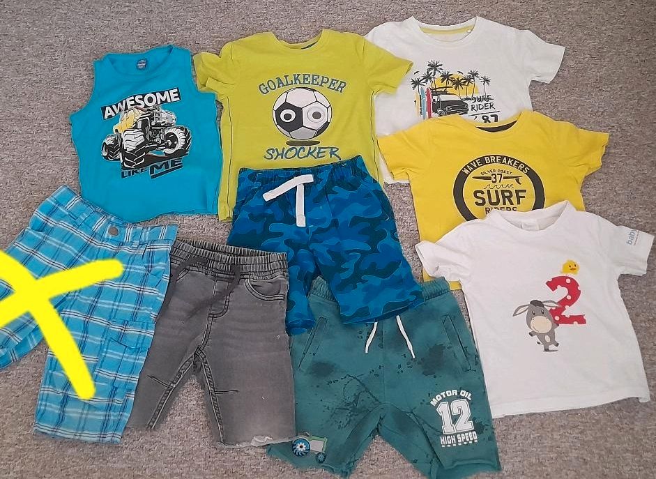 Jungen Shorts und T-shirts in 98/104, 8 Teile in Staudt