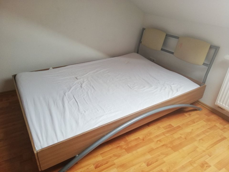 150 x 200 Bett für Selbstabholer zu verschenken in Halle