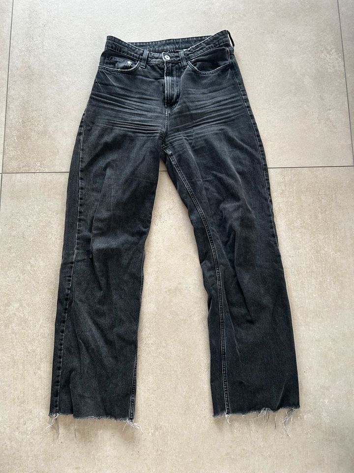 Schwarze Jeans in Datteln