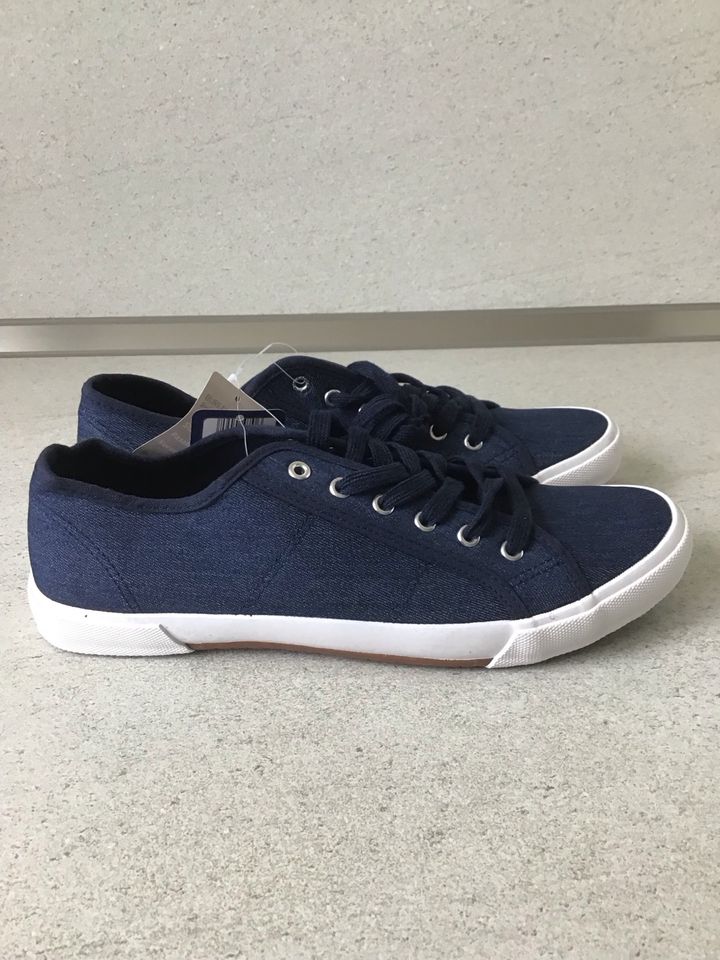 Flache Canvassneaker in Helsa