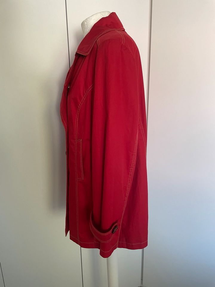 Gil Bret Jacke kurzer Trenchcoat Gr 42 in rot in Dortmund