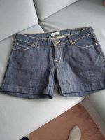 Schöne Jeans Shorts in blau mit kleinen Umschlag Nordrhein-Westfalen - Erkrath Vorschau