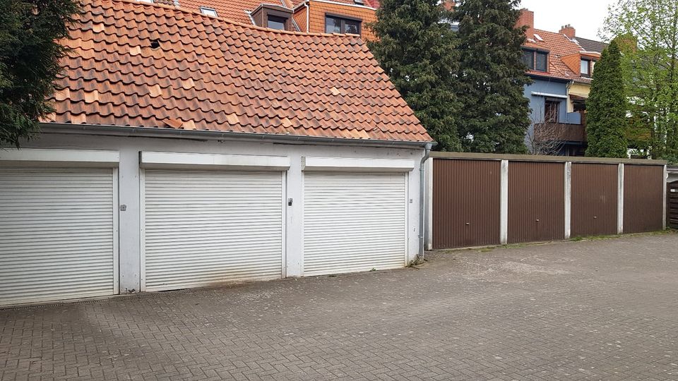 Garage in Gröpelingen, Heidbergstr. mit elektrischen Tor ab 1.06. in Bremen