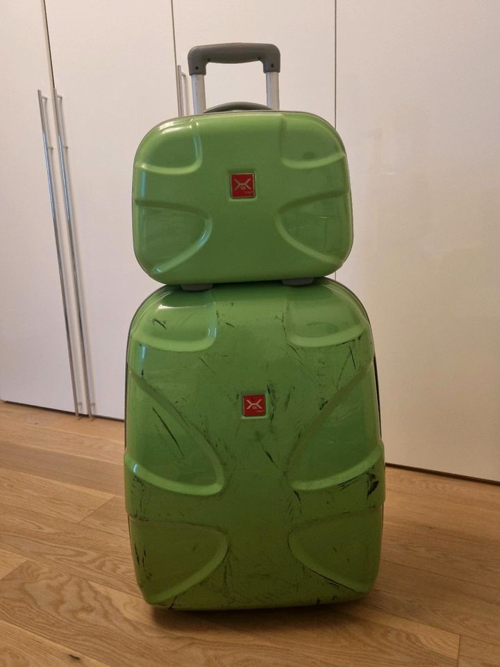 Koffer mit Beautycase in Merzenich