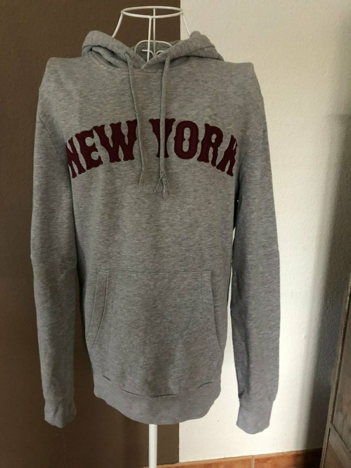 33) H&M Hoody Kapuzenpullover Gr. S Pullover Pulli grau New York in Geldern