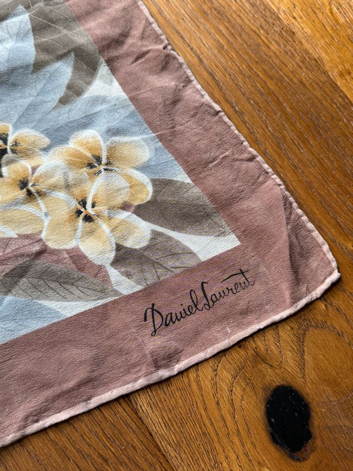 100% pure silk scarf 82x82cm Daniel Laurent vintage in Berlin