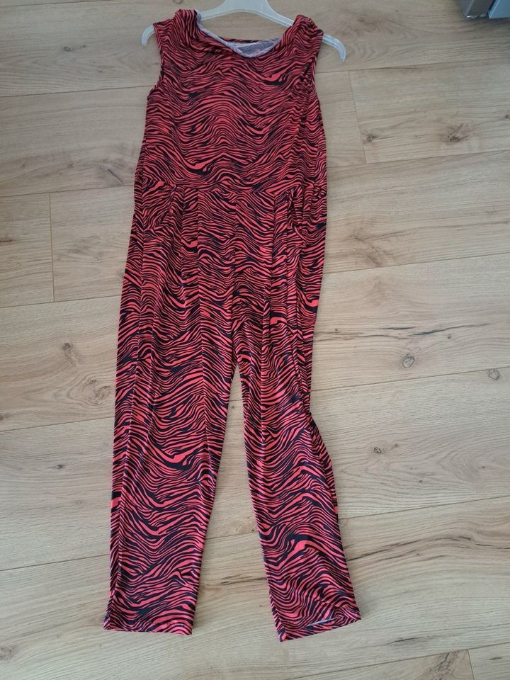 Roter sommerlicher Jumpsuit in Tigeroptik in Ergolding