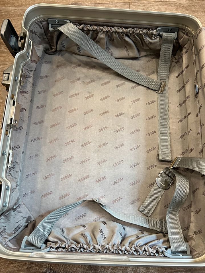 Rimowa Carbon Koffer zum Tragen, Cabin Trolley, Anthrazit / grau in Bochum