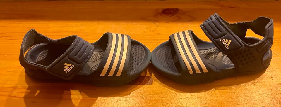 Adidas Sandalen Größe 24 in Fredersdorf-Vogelsdorf