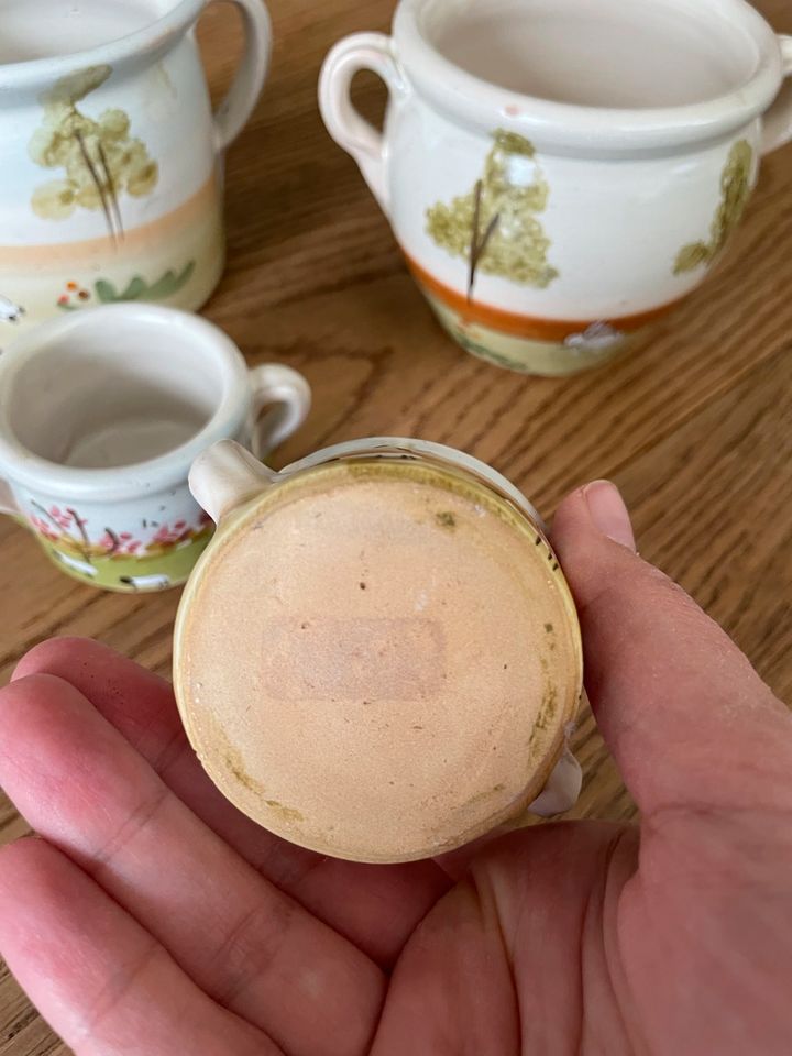 2 Tassen/Becher Milchkanne Zuckerdose Zuckerbehälter Steingut? in Rottweil