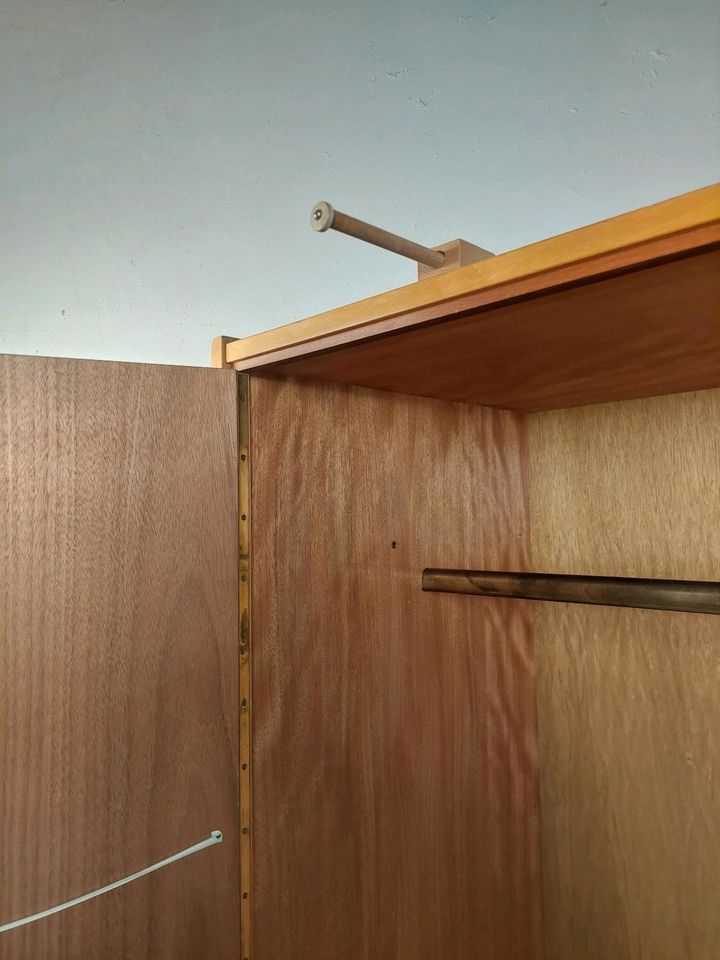 Vintage Kleiderschrank Holzschrank 60er 70er DDR Retro Zeulenroda in Leipzig