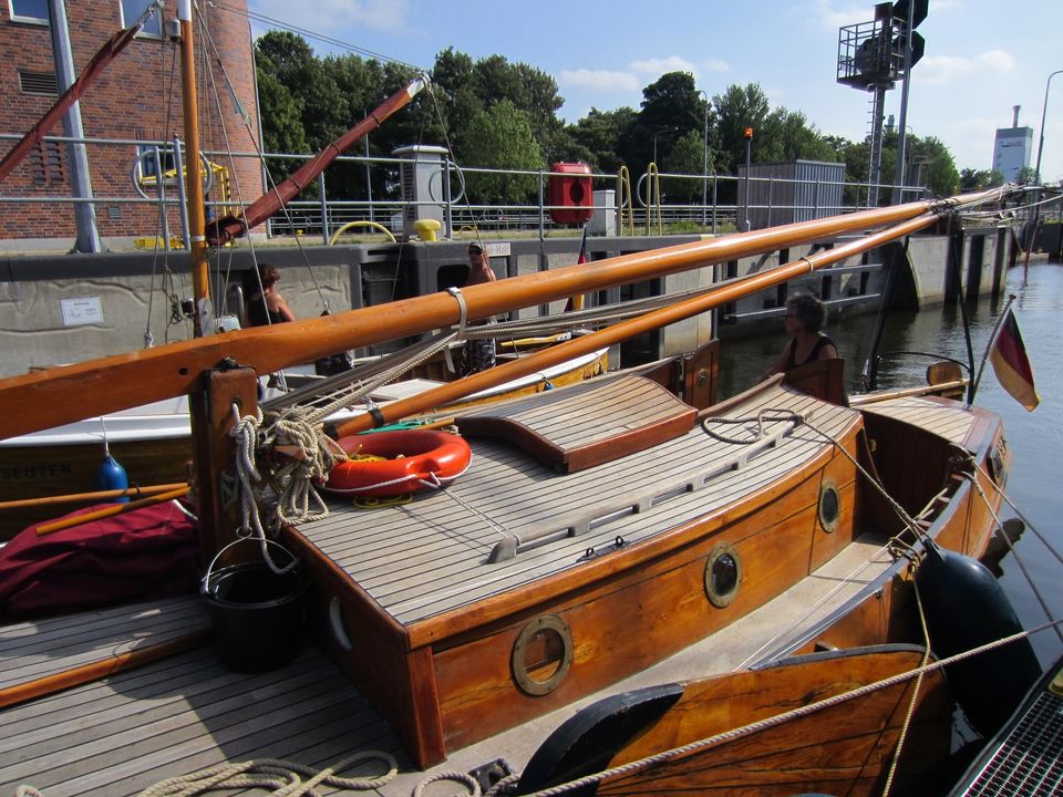 Traditionssegler Holzboot Plattbodenschiff Kajuitschouw 8m in Bremen