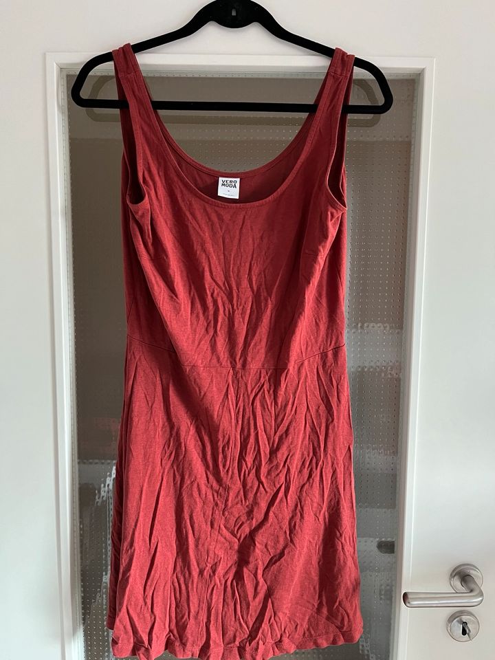 Kleid Vero Moda rot Gr. M - Top Zustand in Helmstedt