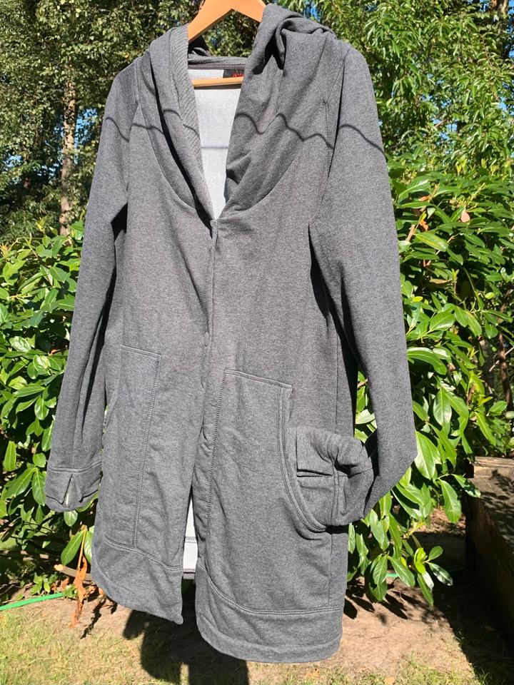 Gr 40 Tchibo Graue Sweatjacke mit oversized Kapuze in Buchholz in der Nordheide