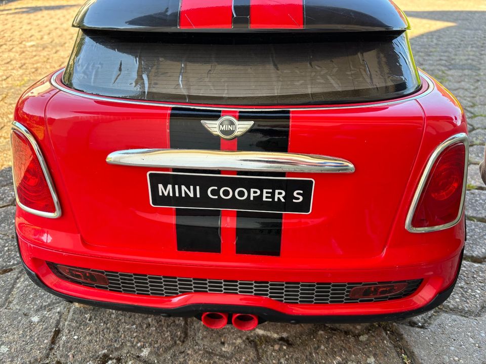 elektrisches Kinderauto Mini Cooper mit Fernbedienung in Beckingen