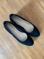 Clarks Ballerinas schwarz mit Lochmuster 41 Plateau Keilabsatz Altona - Hamburg Ottensen Vorschau