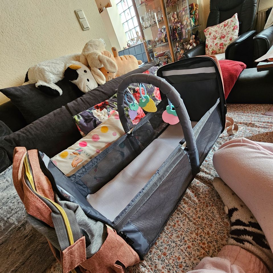 Wickelrucksack mit Bett unbenutzt Wickeltasche rosa grau Baby in Mainz