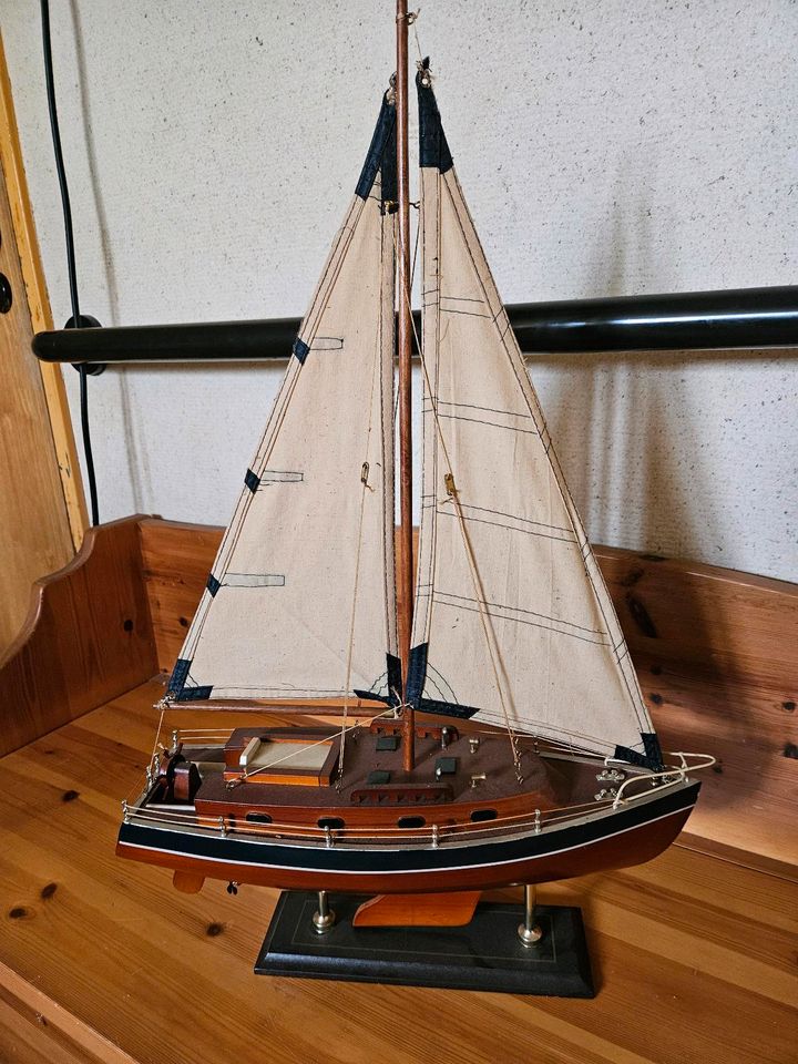 Schiffsmodell Segelschiff (Einmaster) aus Holz in Aulendorf