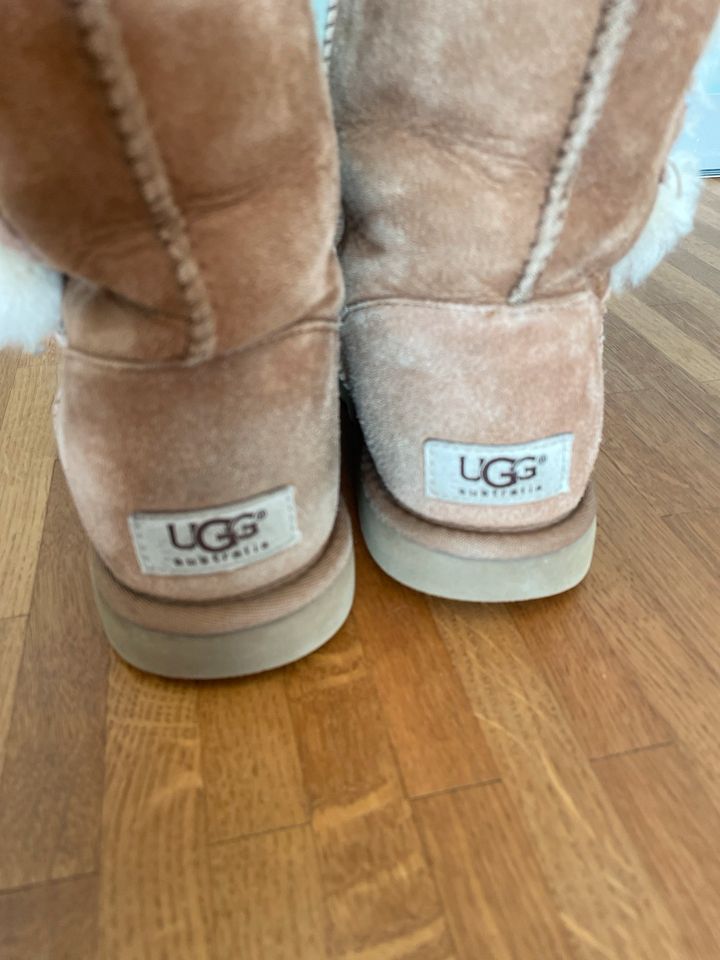 UGG Gr. 36 chestnut hellbraun Triplet  3 Knöpfe hoch Neu-Ulm in Neu Ulm