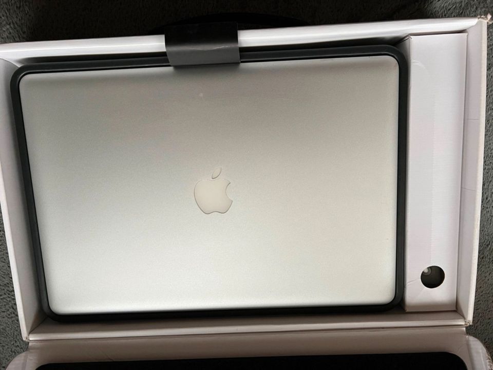 Apple MacBook Pro 15,4 Zoll 2011 2,2 GHz I7 16GB 500GB in Augsburg