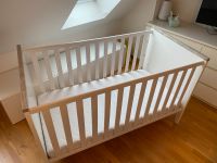 Babybett / Kinderbett mitwachsend mit und ohne Gitter 70x140 Weiß Düsseldorf - Mörsenbroich Vorschau