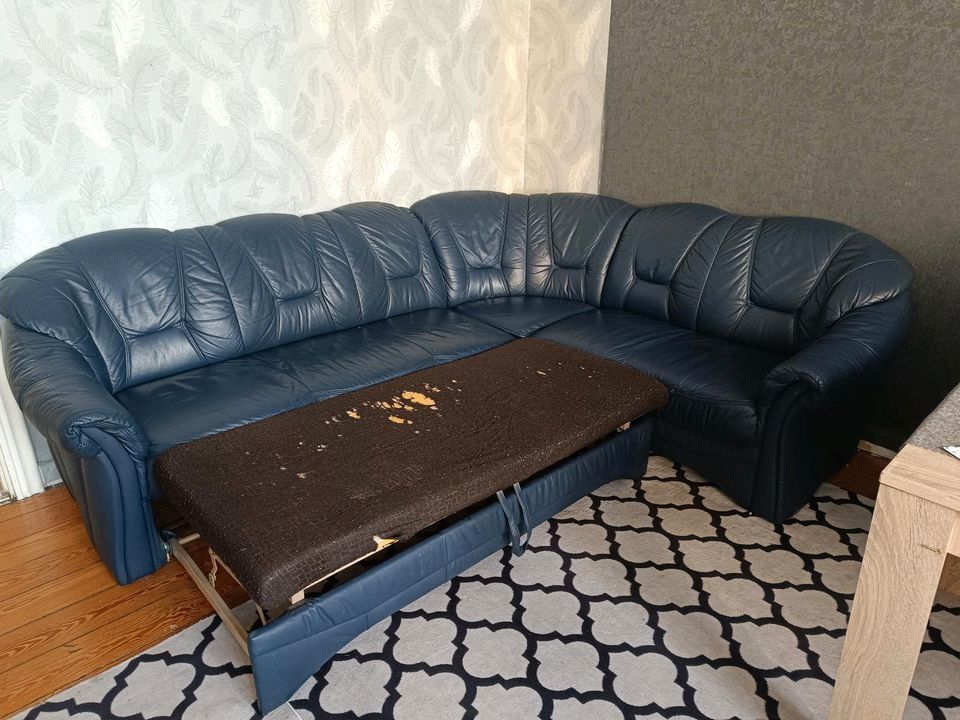 Das Sofa ist in ausgezeichnetem Zustand, naturbelassen, ich sage in Völklingen