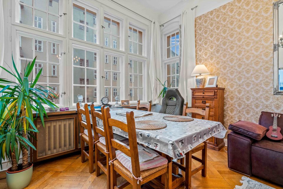 Traumhafte Kaiserzeit-Wohnkultur: Lichtdurchflutete 3-Zimmer-Wohnung mit edlen Details und Charme in Berlin