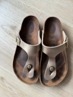 Zehentrenner Sandalen von Birkenstock 36 gold Frankfurt am Main - Nordend Vorschau