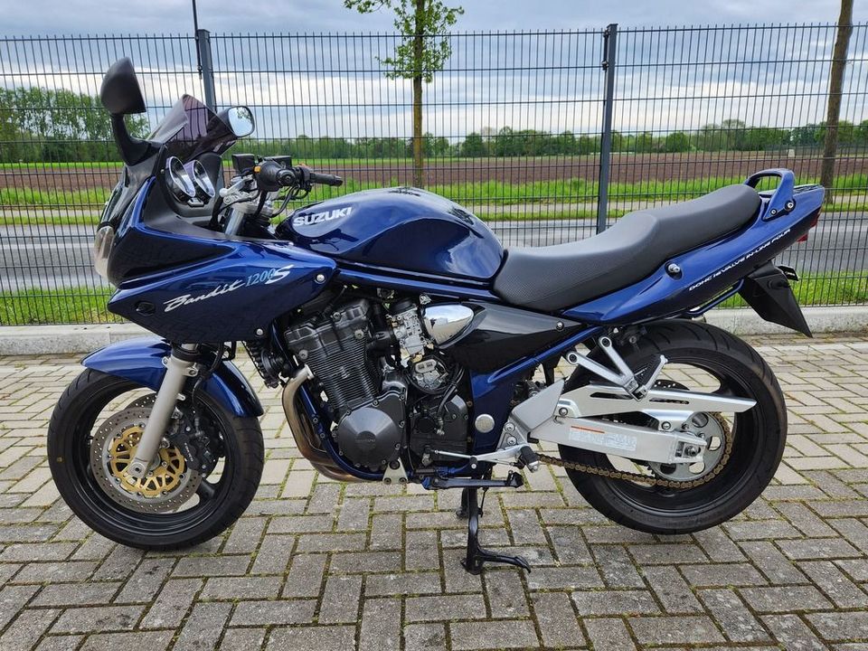 Suzuki GSF 1200 S BANDIT EXTRAS + HELM in Bawinkel