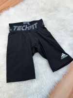 Adidas Techfit Hose schwarz top Zustand Gr. 128 Junge Mädchen Thüringen - Friedrichroda Vorschau