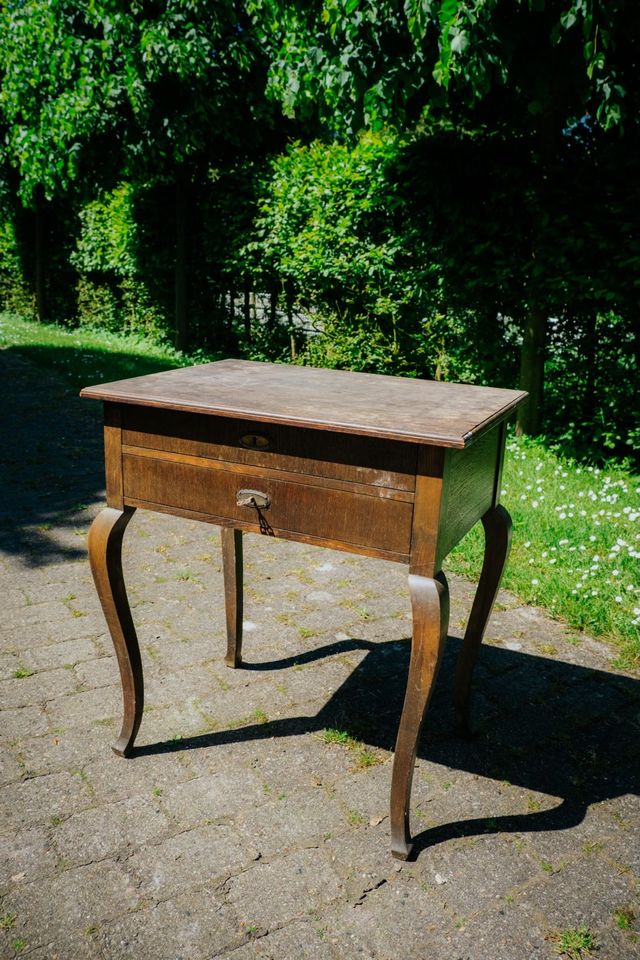 Biedermeier Tisch mit 4 Stühlen in Barßel