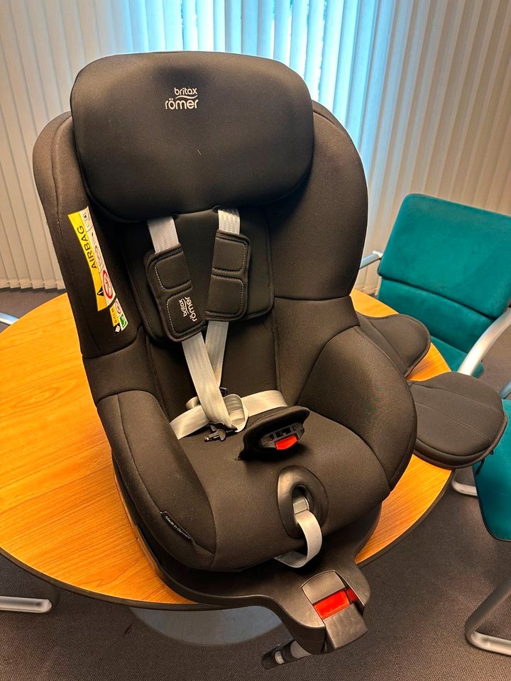 Römer Britax Dualfix i-Size BR bis 18 kg in Berlin