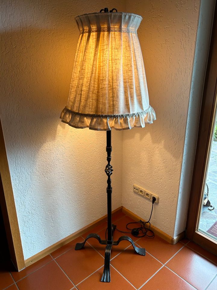 große Standleuchte Lampe Antik Schmiedeeisen 175 cm in Kiefersfelden