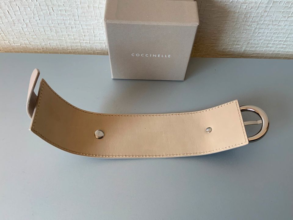 COCCINELLE Armband genarbtes Leder Metall Verschluss NEU OVP in Berlin
