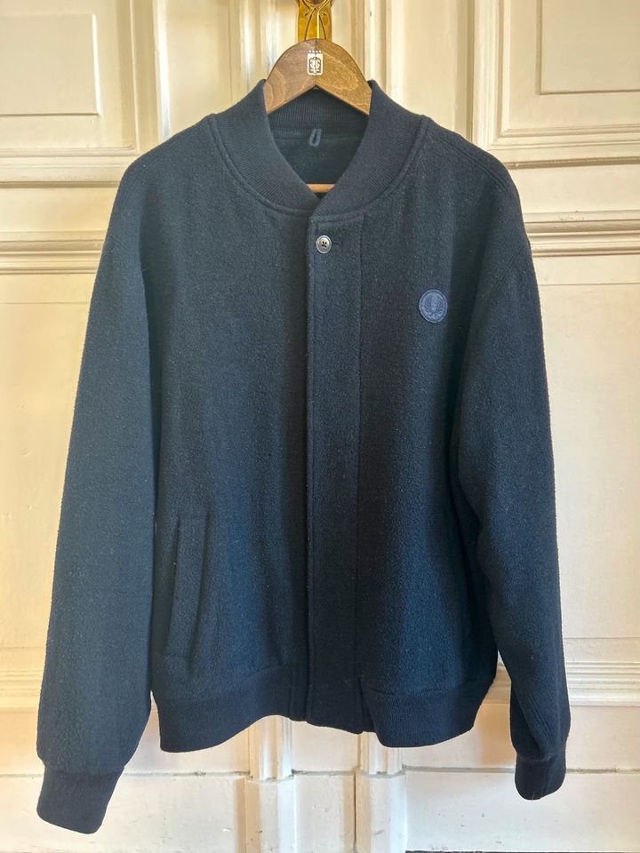 Fred Perry Woll- Bomberjacke College Style dunkelblau Gr. L in Berlin