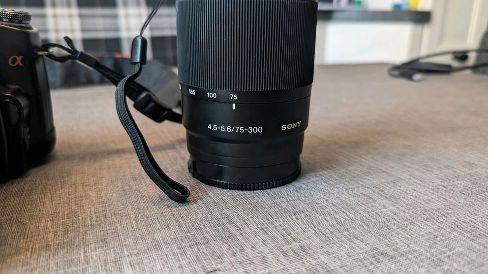 Sony Makro-Objektiv 4.5-5.6/75-300 in Herne
