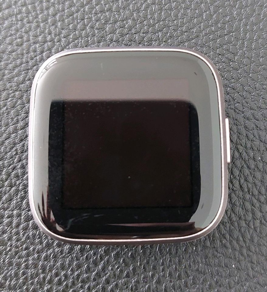 Fitbit Versa 2 schwarz Smartwatch in Glatten