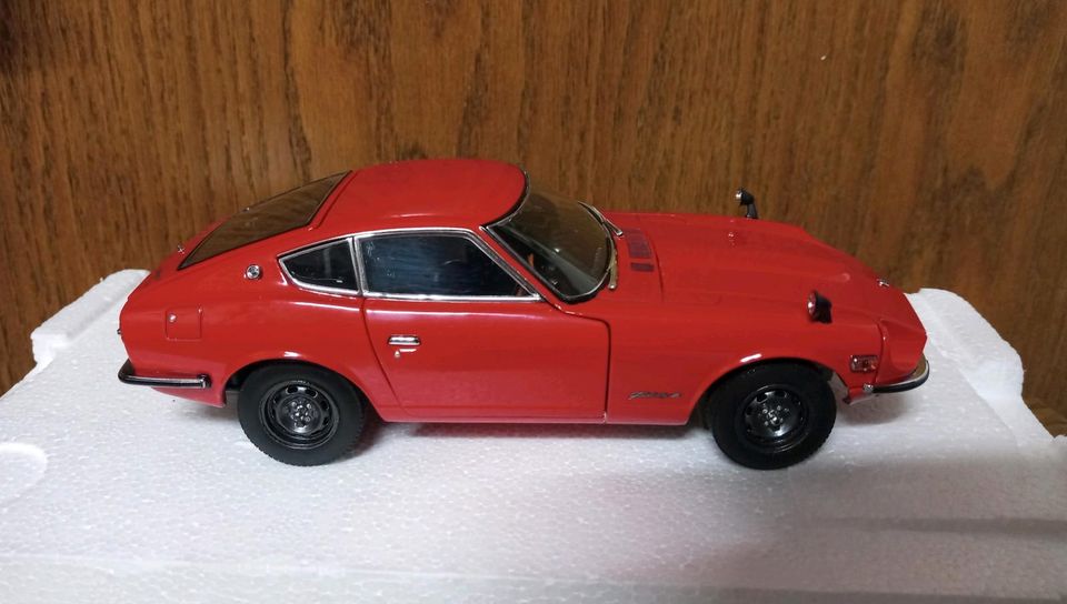 Modellauto 1:24 EBBRO Nissan Fairlady ZL S30 Rot in Frankfurt am Main