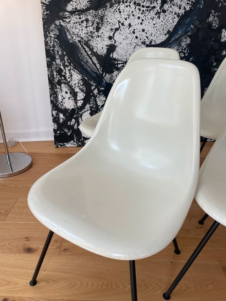 Vitra Fiberglas DSX Eames Creme Parchment in Düsseldorf